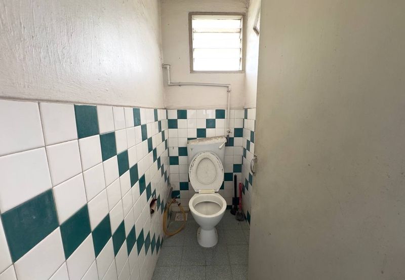 Seri Kembangan, Selangor Bungalow House For Sale