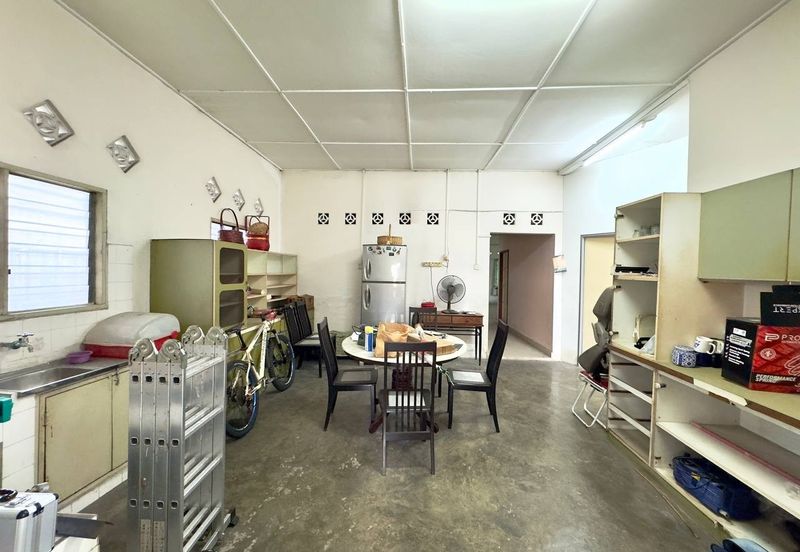 Seri Kembangan, Selangor Bungalow House For Sale