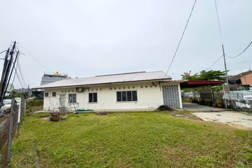 Seri Kembangan, Selangor Bungalow House For Sale