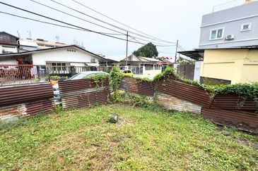 Seri Kembangan, Selangor Bungalow House For Sale
