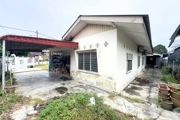 Seri Kembangan, Selangor Bungalow House For Sale