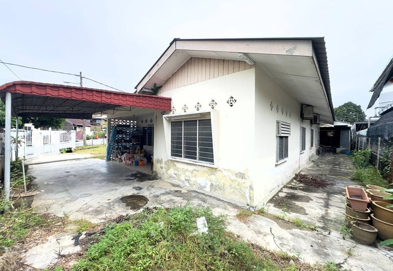 Seri Kembangan, Selangor Bungalow House For Sale