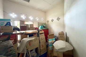 Seri Kembangan, Selangor Bungalow House For Sale