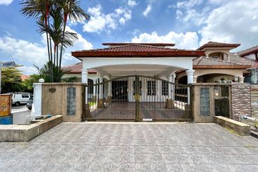 Jalan Suasana, Bandar Tun Hussein Onn