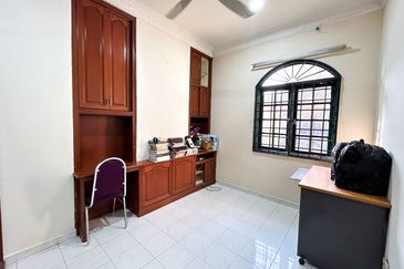 Jalan Suasana, Bandar Tun Hussein Onn