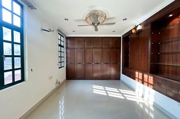 Jalan Suasana, Bandar Tun Hussein Onn