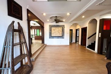 Jalan Suasana, Bandar Tun Hussein Onn