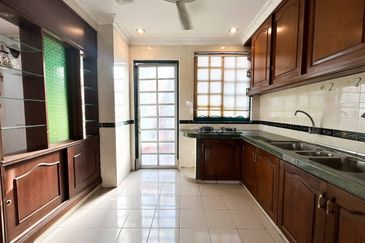 Jalan Suasana, Bandar Tun Hussein Onn