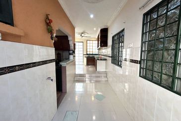 Jalan Suasana, Bandar Tun Hussein Onn