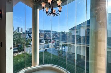 Jalan Suasana, Bandar Tun Hussein Onn