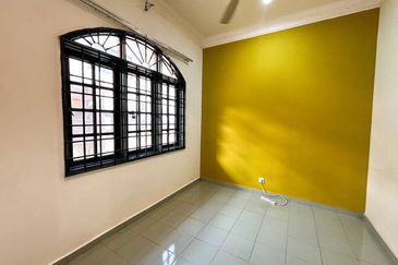 Jalan Suasana, Bandar Tun Hussein Onn