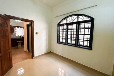 Jalan Suasana, Bandar Tun Hussein Onn