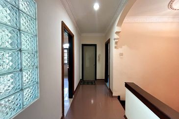 Jalan Suasana, Bandar Tun Hussein Onn