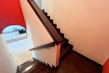 Jalan Suasana, Bandar Tun Hussein Onn