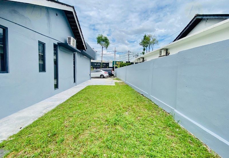 Petaling Jaya, Selangor Bungalow House For Sale