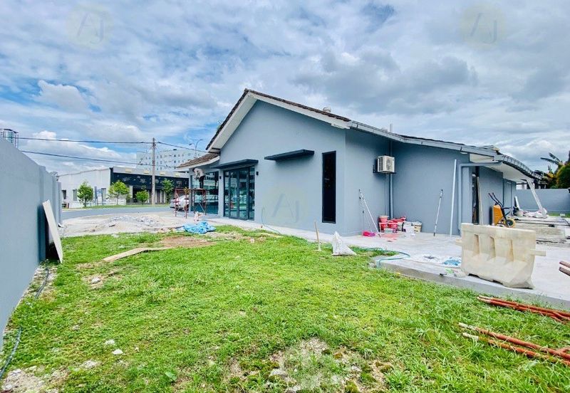 Petaling Jaya, Selangor Bungalow House For Sale