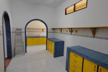 Jalan Suasana, Bandar Tun Hussein Onn