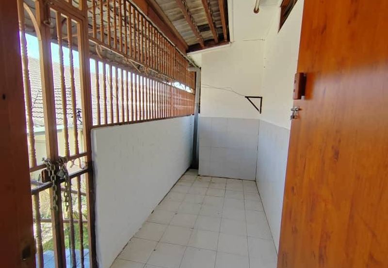 Jalan Suasana, Bandar Tun Hussein Onn