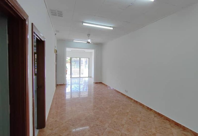 Jalan Suasana, Bandar Tun Hussein Onn