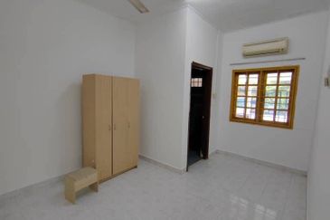 Jalan Suasana, Bandar Tun Hussein Onn