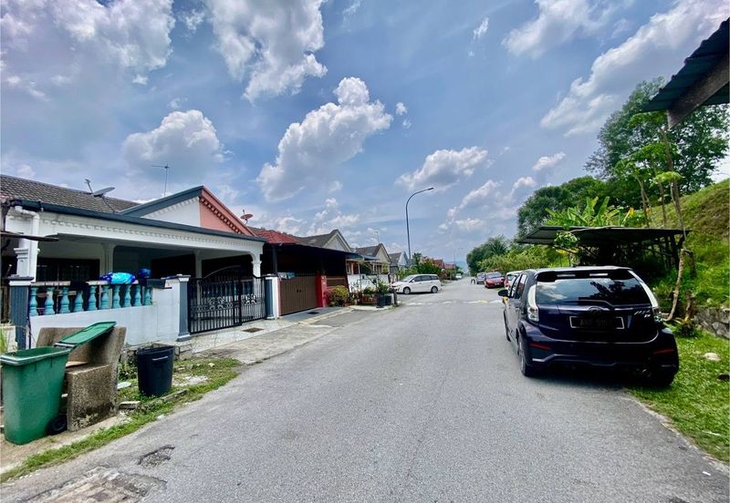 Jalan Suasana, Bandar Tun Hussein Onn