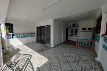 Jalan Suasana, Bandar Tun Hussein Onn