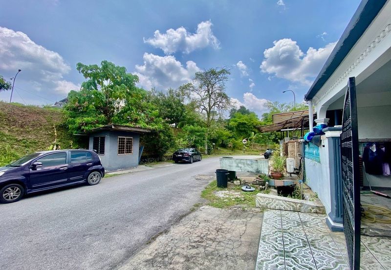 Jalan Suasana, Bandar Tun Hussein Onn