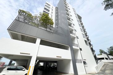 16 Quartz Melawati Condominium
