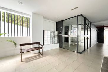 16 Quartz Melawati Condominium