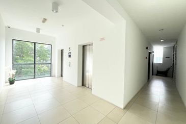 16 Quartz Melawati Condominium