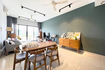 16 Quartz Melawati Condominium