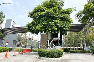 16 Quartz Melawati Condominium