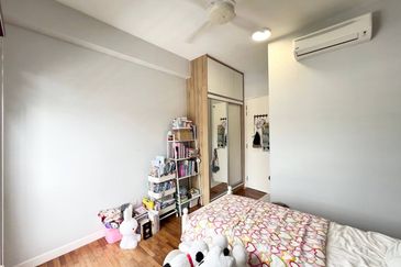 16 Quartz Melawati Condominium