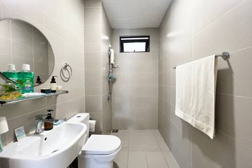 16 Quartz Melawati Condominium