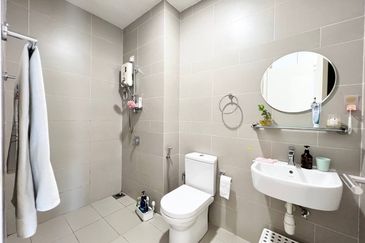 16 Quartz Melawati Condominium