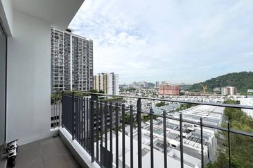 16 Quartz Melawati Condominium