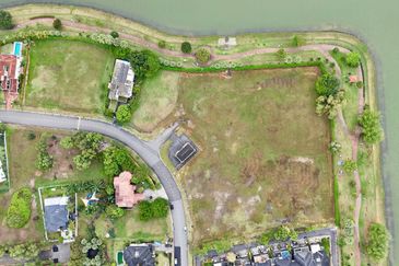 Perdana Lake View East