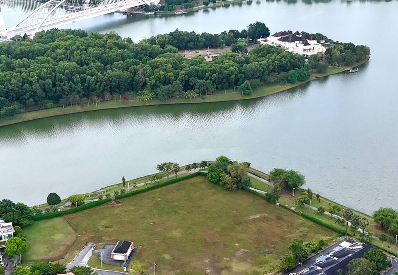 Perdana Lake View East