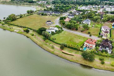 Perdana Lake View East