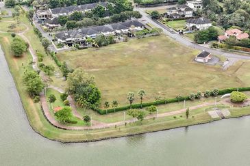Perdana Lake View East