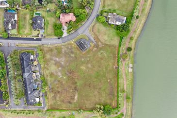 Perdana Lake View East