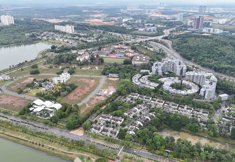 Perdana Lake View East