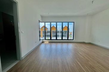 East 57 (Residensi Laman Timur)