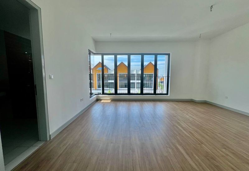 East 57 (Residensi Laman Timur)