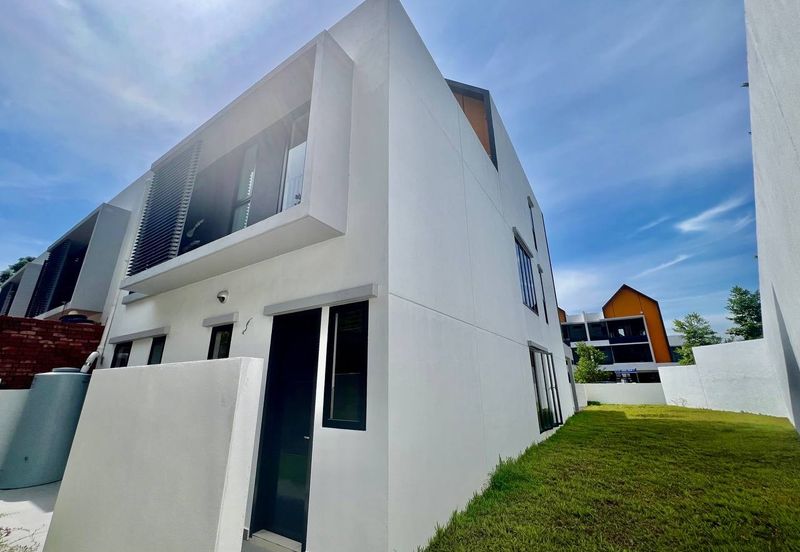 East 57 (Residensi Laman Timur)