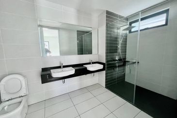 East 57 (Residensi Laman Timur)