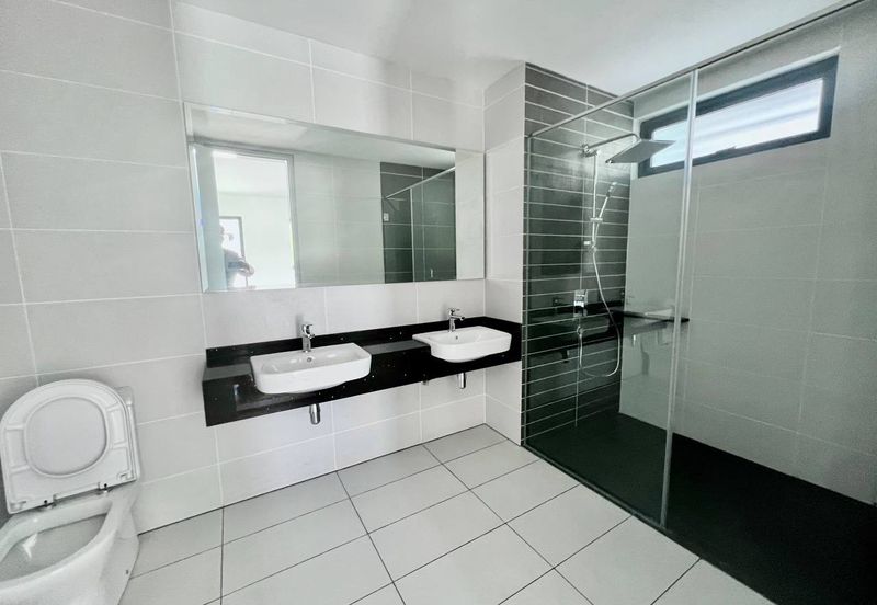 East 57 (Residensi Laman Timur)