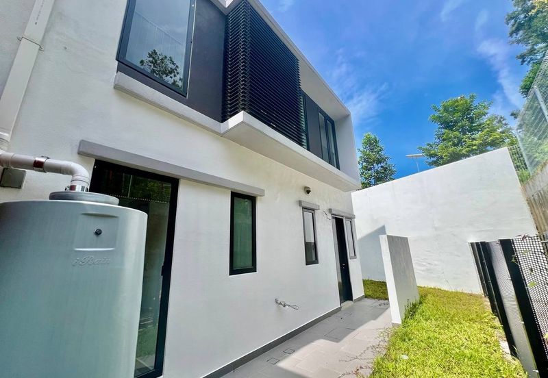 East 57 (Residensi Laman Timur)