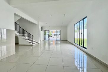 East 57 (Residensi Laman Timur)