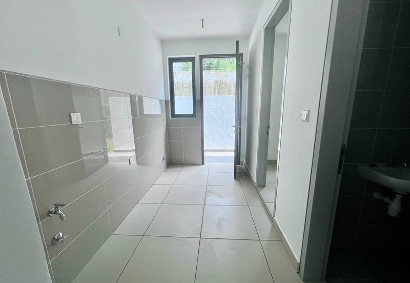 East 57 (Residensi Laman Timur)